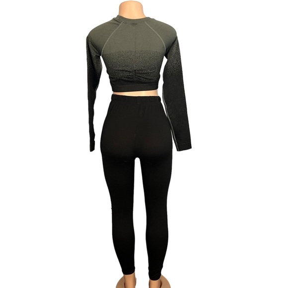 3/$30 🍂 Gymshark Adapt Seamless Ombre Long Sleeve Crop Top Black Gray - Picture 7 of 8